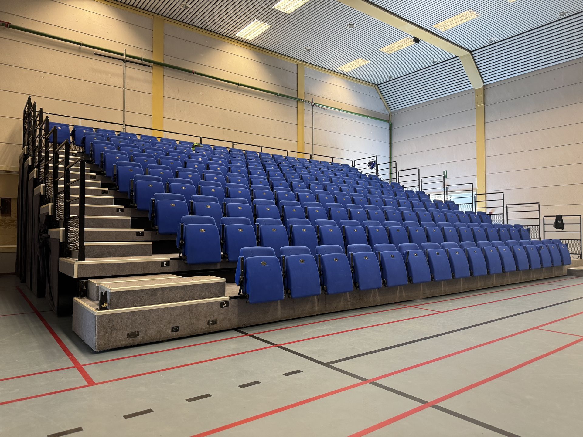 Sporthal Diependal: 378 zitplaatsen opgefrist